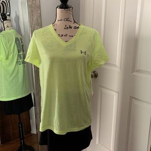NWT Under Armour Wmns Tee Size L
